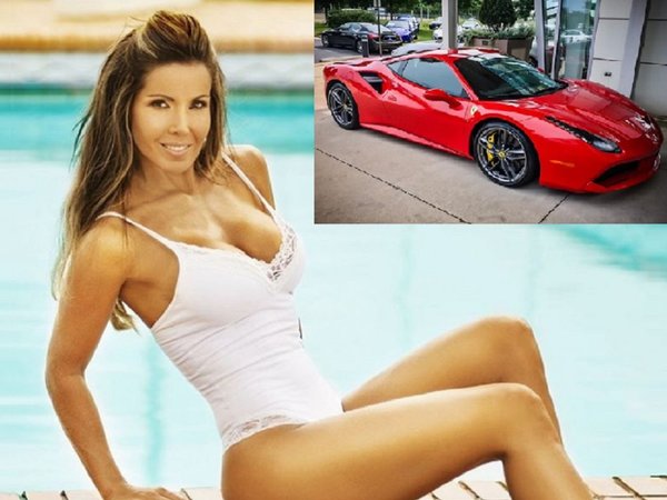 Lorena Arias presumió un lujoso autazo Ferrari