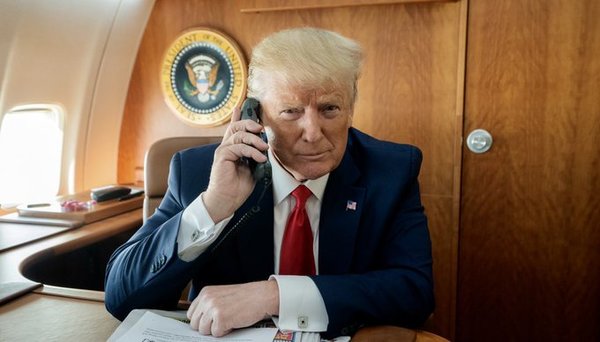 Trump urge a los «idiotas» de la Fed a bajar los tipos «a cero o menos»