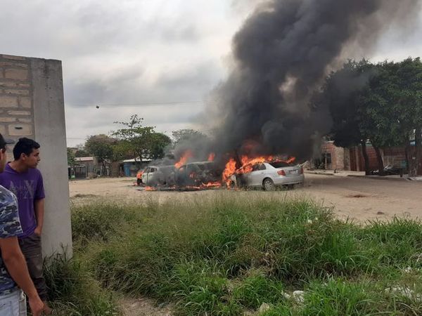 BALEAN TRANSPORTADOR DE RECLUSOS EN LA COSTANERA NORTE DE ASUNCIÓN