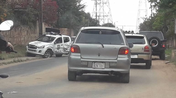 HOY / En Costanera Norte liberan a balazos a jefe narco: tres policías heridos, uno grave