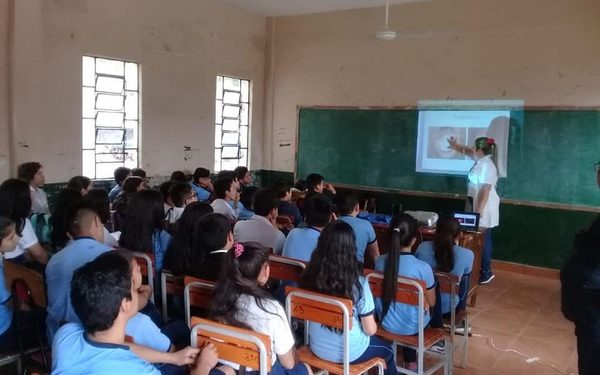 Realizan charla sobre salud sexual y reproductiva en colegios de Franco