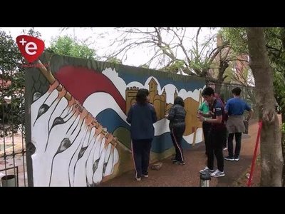 ESTUDIANTES ESTAMPAN LEYENDAS EN LOS MUROS DEL C.R.E.E.