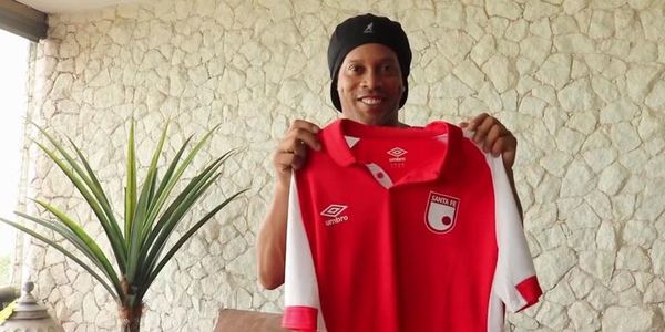 Ronaldinho jugará en Independiente, por un día  - Fútbol - ABC Color