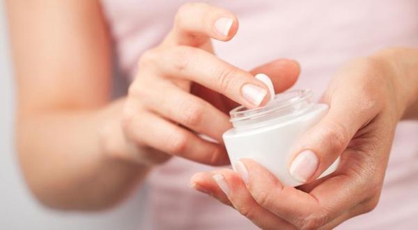 Mujer entra en coma tras usar crema antiedad contaminada - ADN Paraguayo