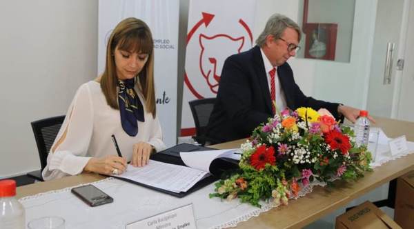 MTESS firma convenio con Redesa para reciclar papeles y cartones