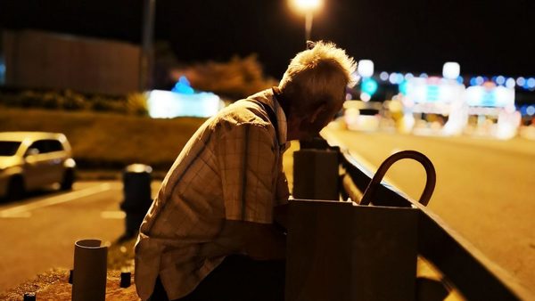 La noche es larga y el bus no pasa