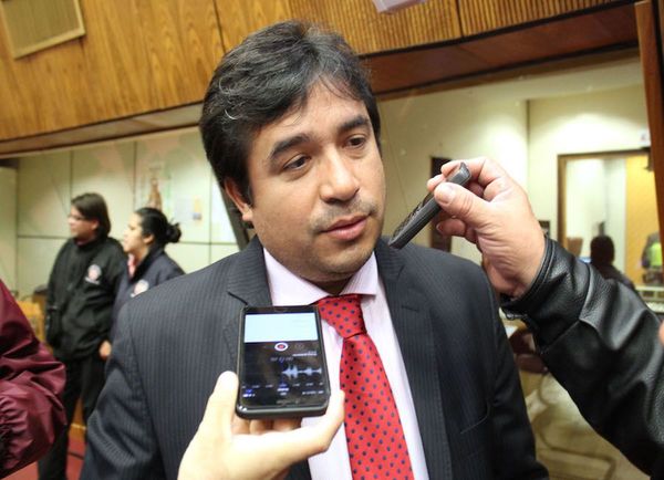 Abdo acepta renuncia de J.J. Ríos y remueve de su cargo al comandante de la Policía