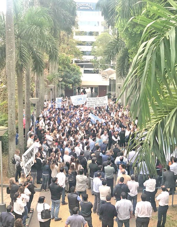 Gestión de administradora genera conflicto en el colegio San José
