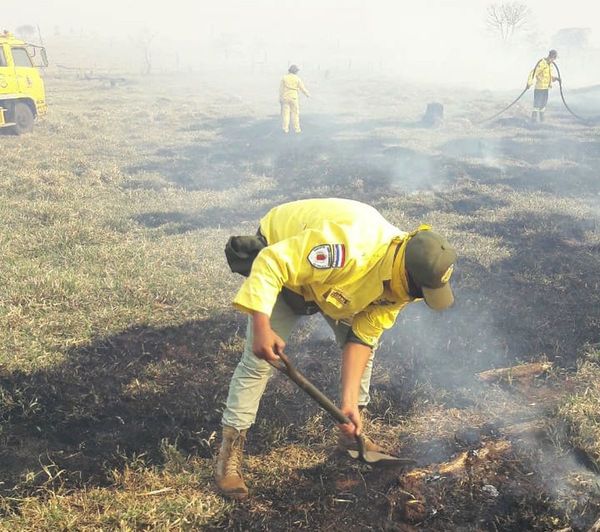 Luchan por extinguir los focos de incendio en el territorio nacional