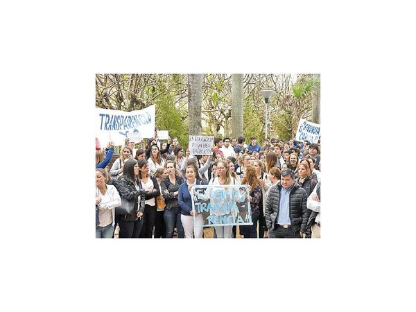 Estudiantes también exigen transparencia en crisis de San José