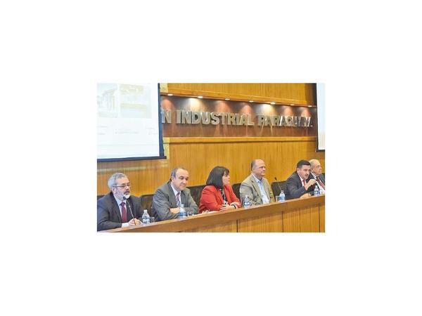 Petta afirma que solo faltan 3.000 escuelas por reparar