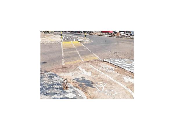 Bicisenda: Pintura irregular en cruces