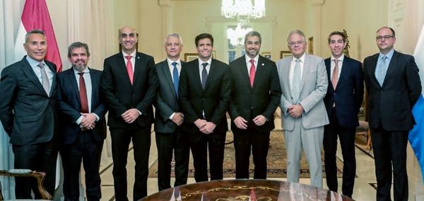 Abdo recibió a firma de seguro médico - Política - ABC Color