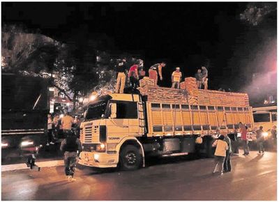 Detectan camiones con contrabando - Judiciales y Policiales - ABC Color