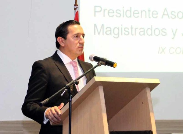 Juez ecuatoriano socializó su experiencia jurisdiccional