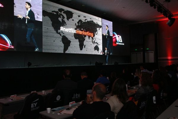 Expertos disertan sobre nuevas tendencias del mercado
