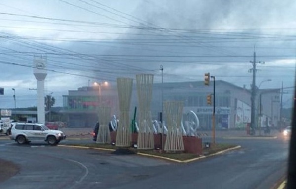 Controlan incendio de supermercado en Guarambaré