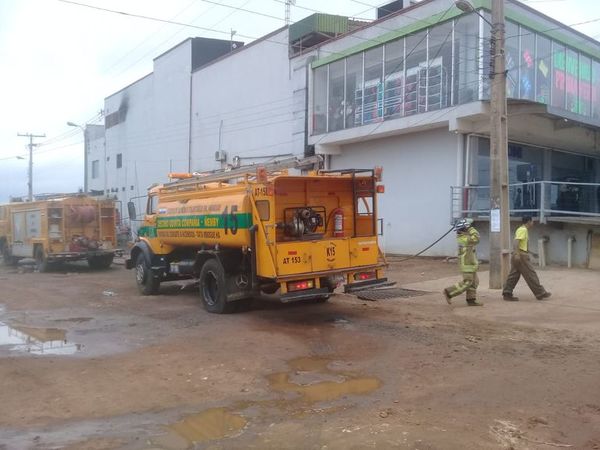 Controlan incendio de supermercado de Guarambaré - Nacionales - ABC Color