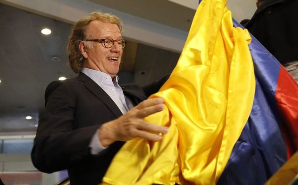 El violinista André Rieu pasea por Bogotá antes de sus conciertos - Música - ABC Color