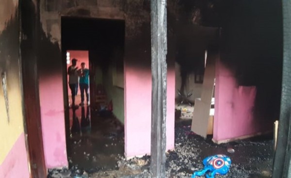 Vivienda es consumida por incendio