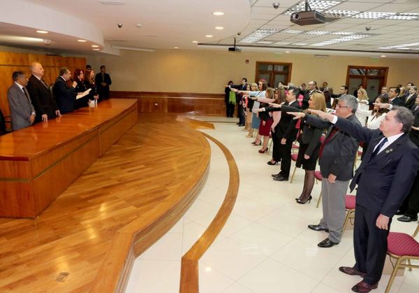 Juraron magistrados, agentes fiscales y defensores