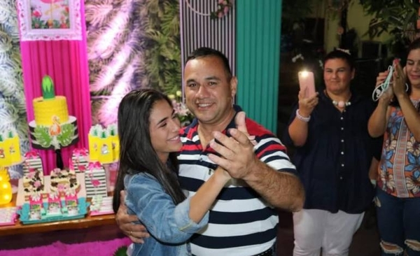 HOY / “Hasta pronto papito hermoso”, dice hija del comisario y califica de 'mierda' al Gobierno