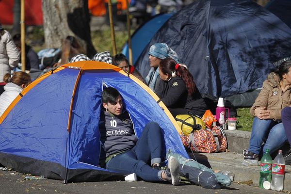 Buenos Aires amanece con manifestantes acampados por emergencia alimentaria - Mundo - ABC Color