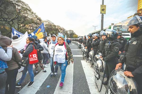 Argentina: Crisis tiende a agudizarse en las calles, entre cruces con la policía - ADN Paraguayo