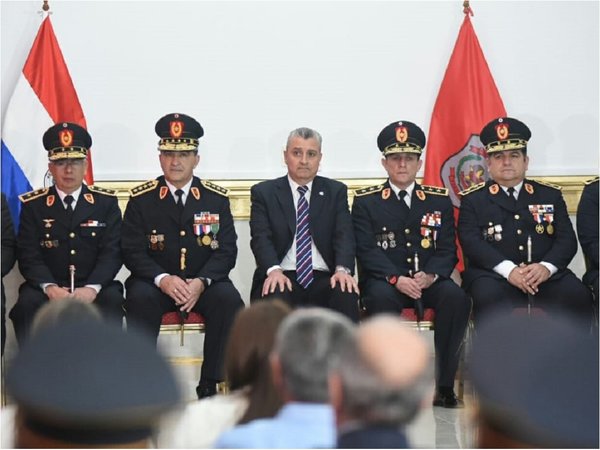 Francisco Resquín asume como nuevo comandante de la Policía Nacional