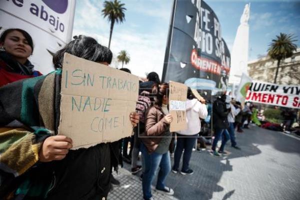 Organizaciones sociales protestan en Argentina entre cruces con la policía - .::RADIO NACIONAL::.