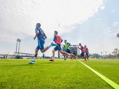 Russo perfila el equipo para el crucial duelo