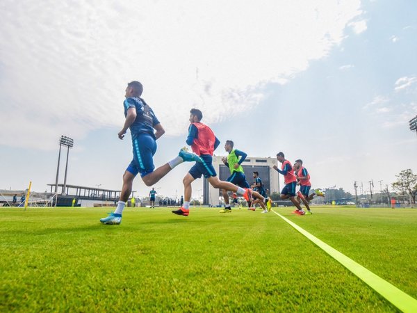 Russo perfila el equipo para el crucial duelo