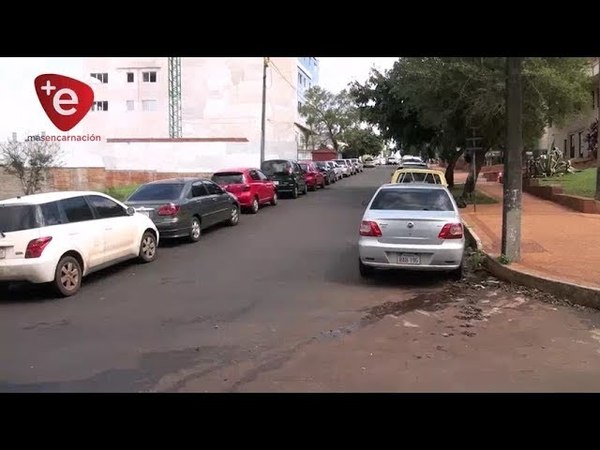 ENCARNACIÓN: RETIRAN VEHÍCULOS ESTACIONADOS POR TIEMPO PROLONGADO EN LA VÍA PUBLICA
