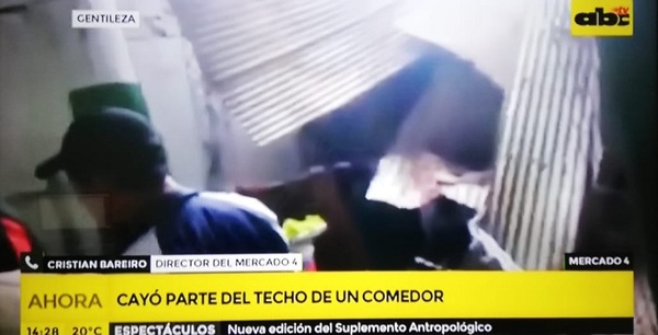 Techo de comedor se desploma en el Mercado 4