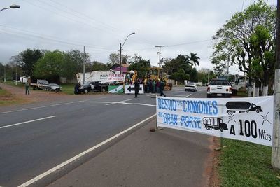 Pobladores de Yaguarón cierran ruta por “Iglesia en Peligro” - Nacionales - ABC Color