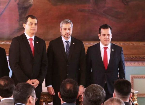 Abdo Benítez toma juramento a nuevos ministros de Agricultura y de Justicia » Ñanduti