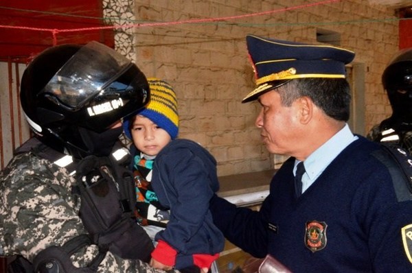 Grupo Lince cumple el sueño de un niño enfermo del colon •