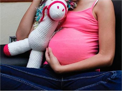 IPS podría incluir a hijas menores dentro de servicio médico por maternidad