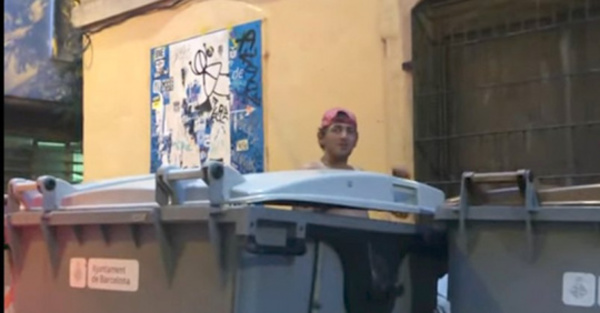 Tuvieron sexo en contenedor de basura