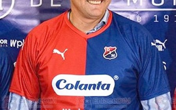 Se ríe, goza y debuta bien