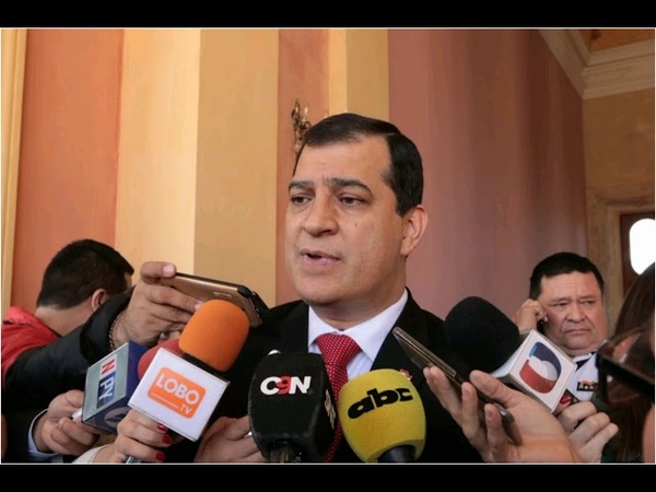 MINISTRO DE JUSTICIA ADELANTA QUE ECHARÁ A VARIOS DIRECTORES