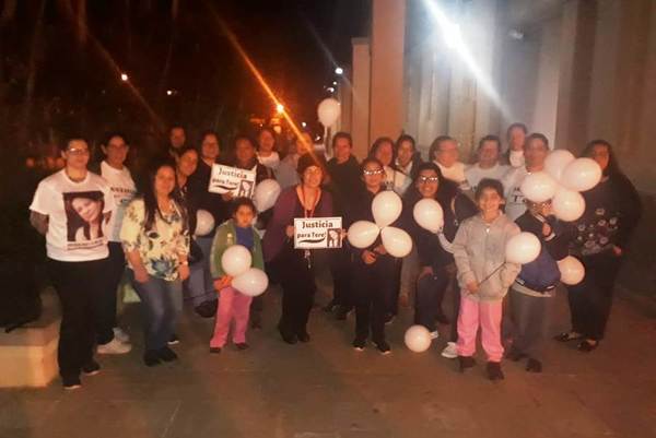 Claman justicia para docente asesinada por su pareja •