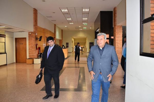 Exintendente de Santa Elena va a juicio y defensa plantea incidente - Nacionales - ABC Color