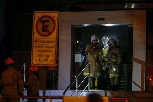 Al menos 10 muertos en incendio en un hospital de Rio de Janeiro