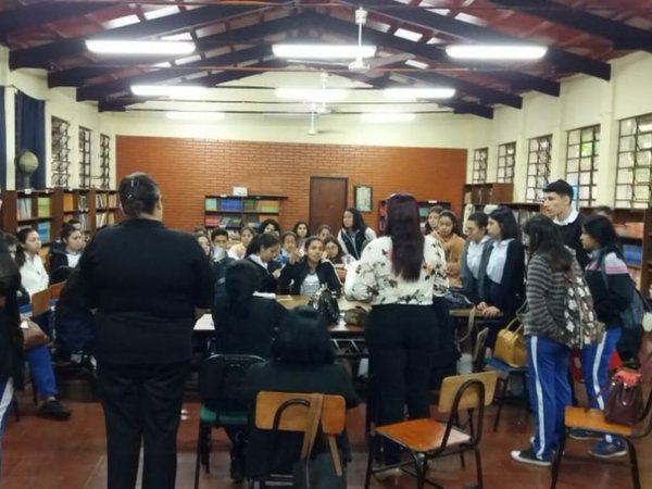 Alumnos protestaron porque festejarán la Juventud solo tres días