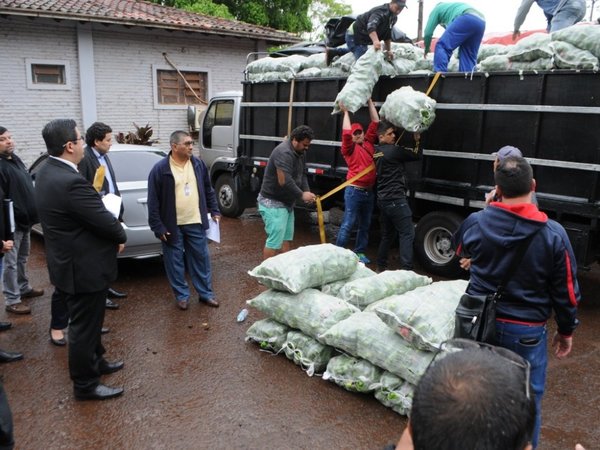 Detectan contrabando en cargas de camiones retenidos por paseros