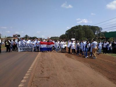 Estudiantes de la UNE protestan por recorte presupuestario
