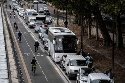 Jornada de caos en París por huelga de transportistas contra la reforma de las pensiones - Mundo - ABC Color