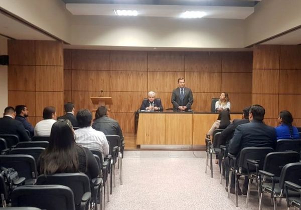 Ministro Martínez Simón participó de evaluaciones para concursos en Alto Paraguay