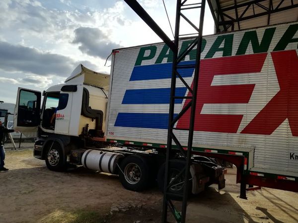 Incautan camión con supuesta carga de contrabando - Nacionales - ABC Color